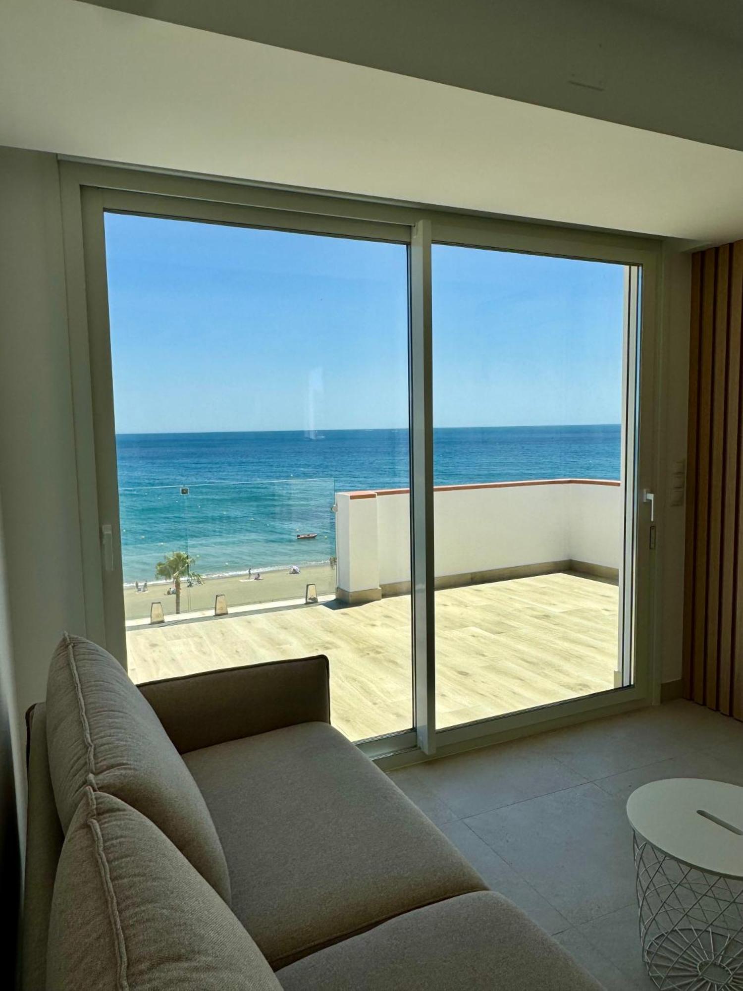 Apartment Sunnypalms - Beachfront Penthouse With Stunning Sea View