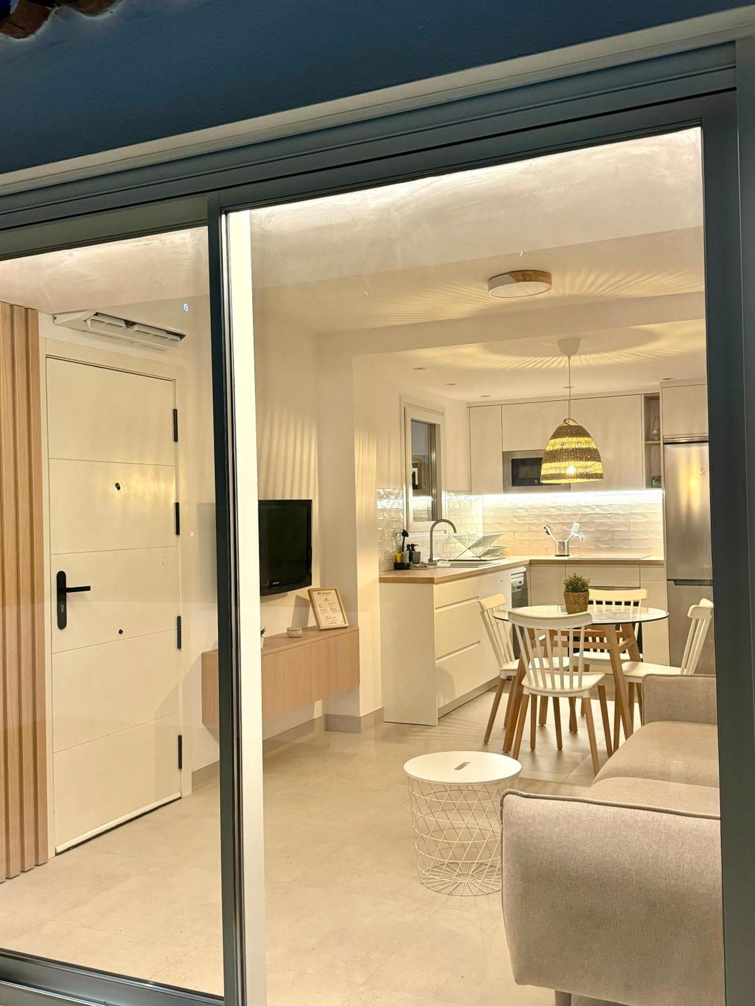 Sunnypalms - Beachfront Penthouse With Stunning Sea View Apartment *