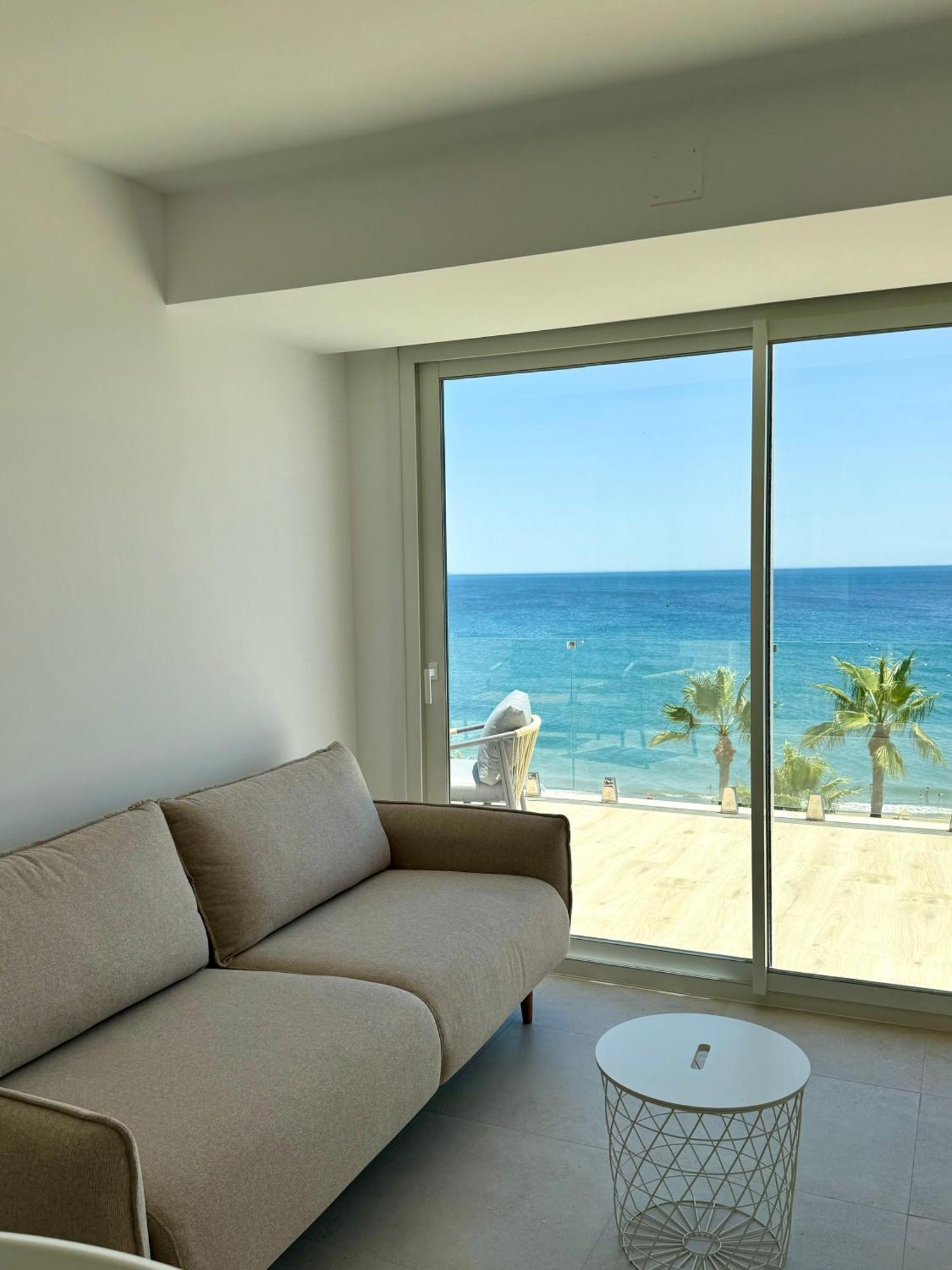 Apartamento Sunnypalms - Beachfront Penthouse With Stunning Sea View Estepona