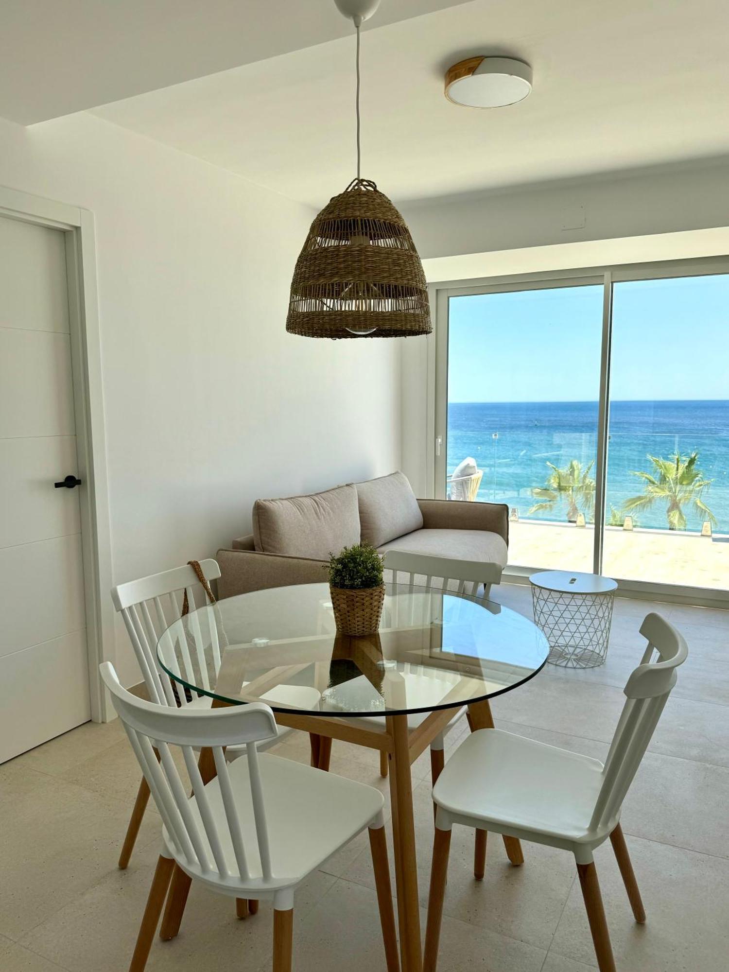 Sunnypalms - Beachfront Penthouse With Stunning Sea View Apartamento